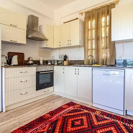 Vila Sleeps 6 With Pool Air Con And Wifi