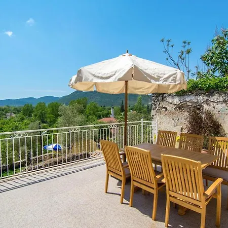 Villa Sleeps 6 With Pool Air Con And Wifi *