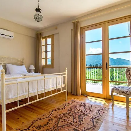 Sleeps 6 With Pool Air Con And Wifi Keciler