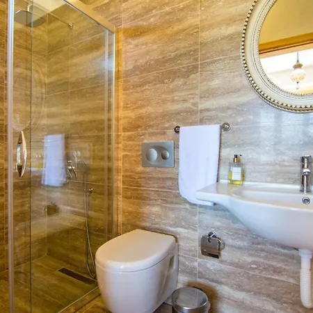 Sleeps 6 With Pool Air Con And Wifi *