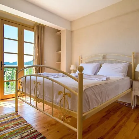 Sleeps 6 With Pool Air Con And Wifi *